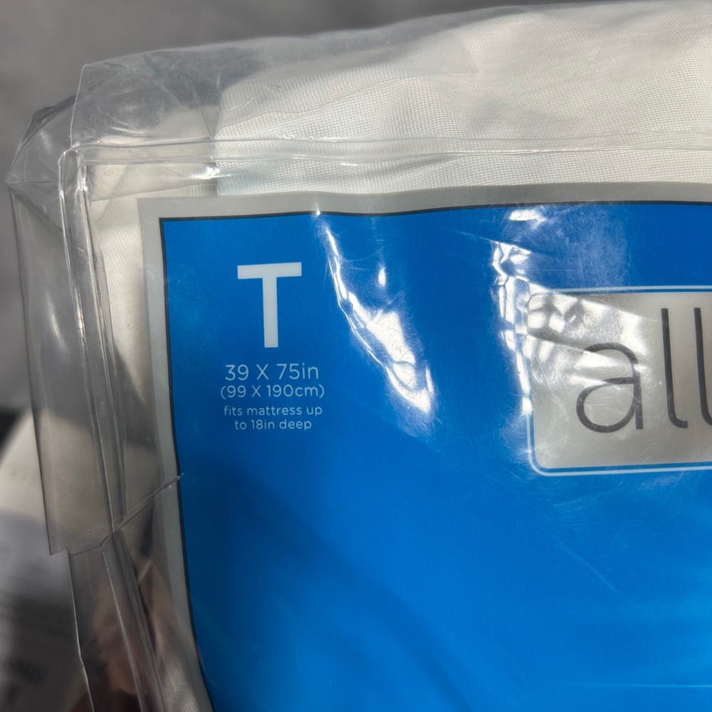 Allerease Twin Clean Boost Cool Touch Fitted Mattress Protector White Waterproof - Picture 3 of 3